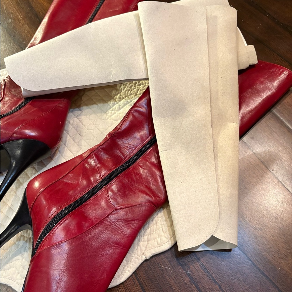 💋Charles David ♥️ Red Leather Stiletto Heeled Pointy Zippered Boots - Picture 10 of 16
